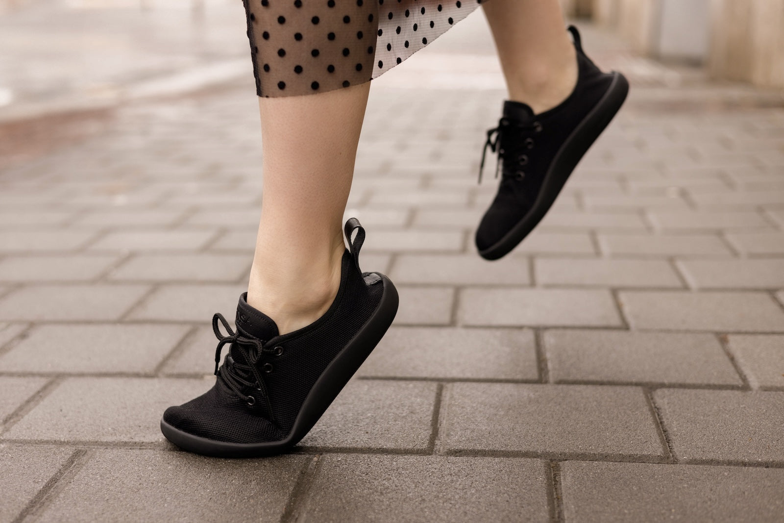 Flow black barefoot sneakers