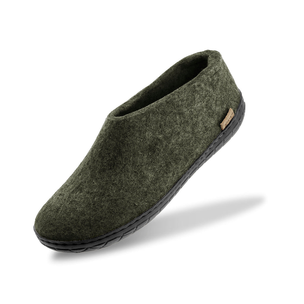 Shoe with natural rubber sole - black - Forest