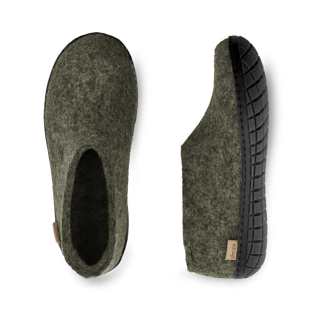 Shoe with natural rubber sole - black - Forest