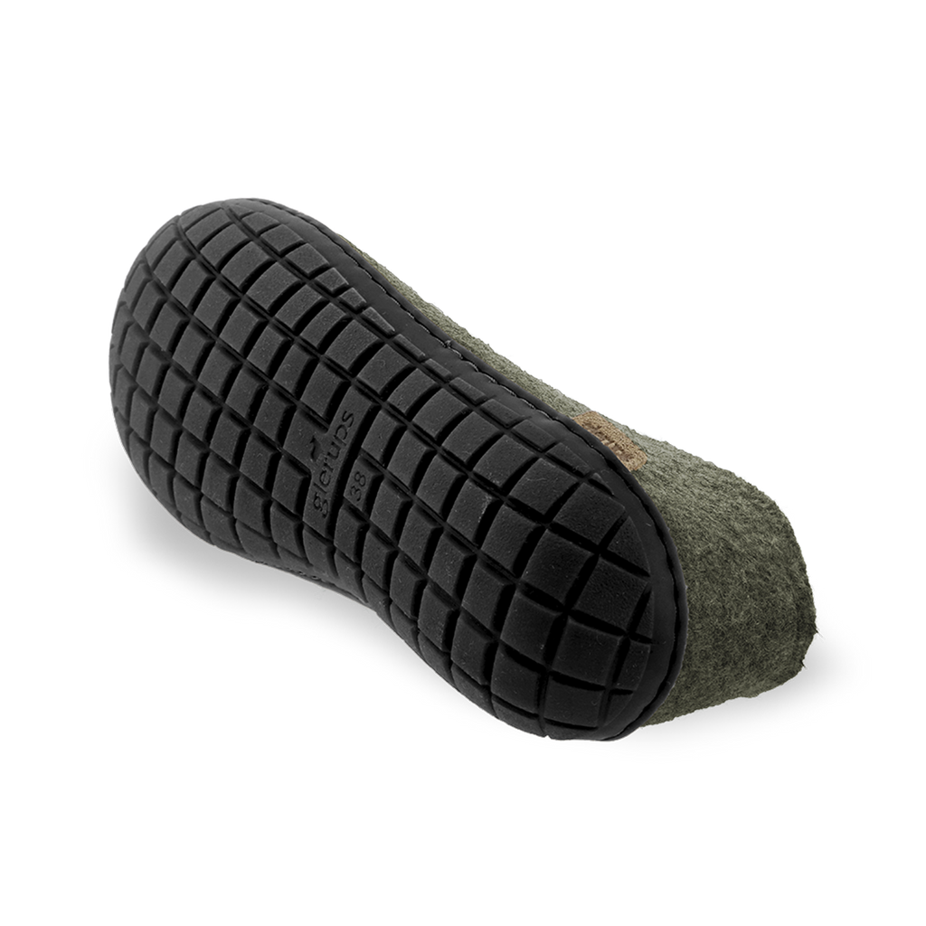 Shoe with natural rubber sole - black - Forest