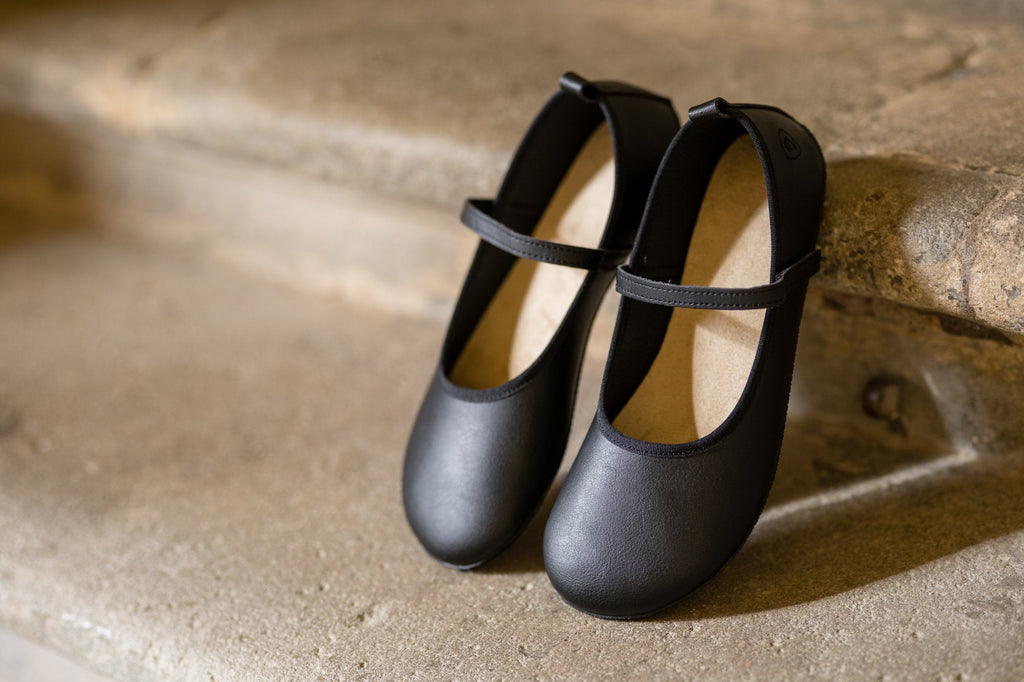 Ananda Barefoot Dress shoes for Narrow Feet
