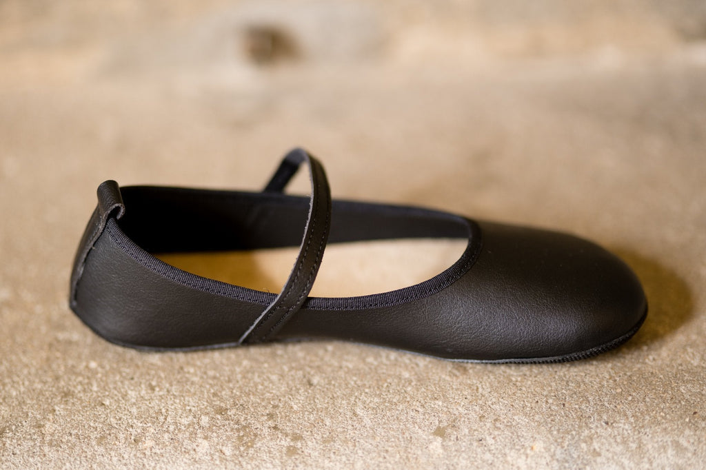 Ananda Barefoot Dress shoes for Narrow Feet