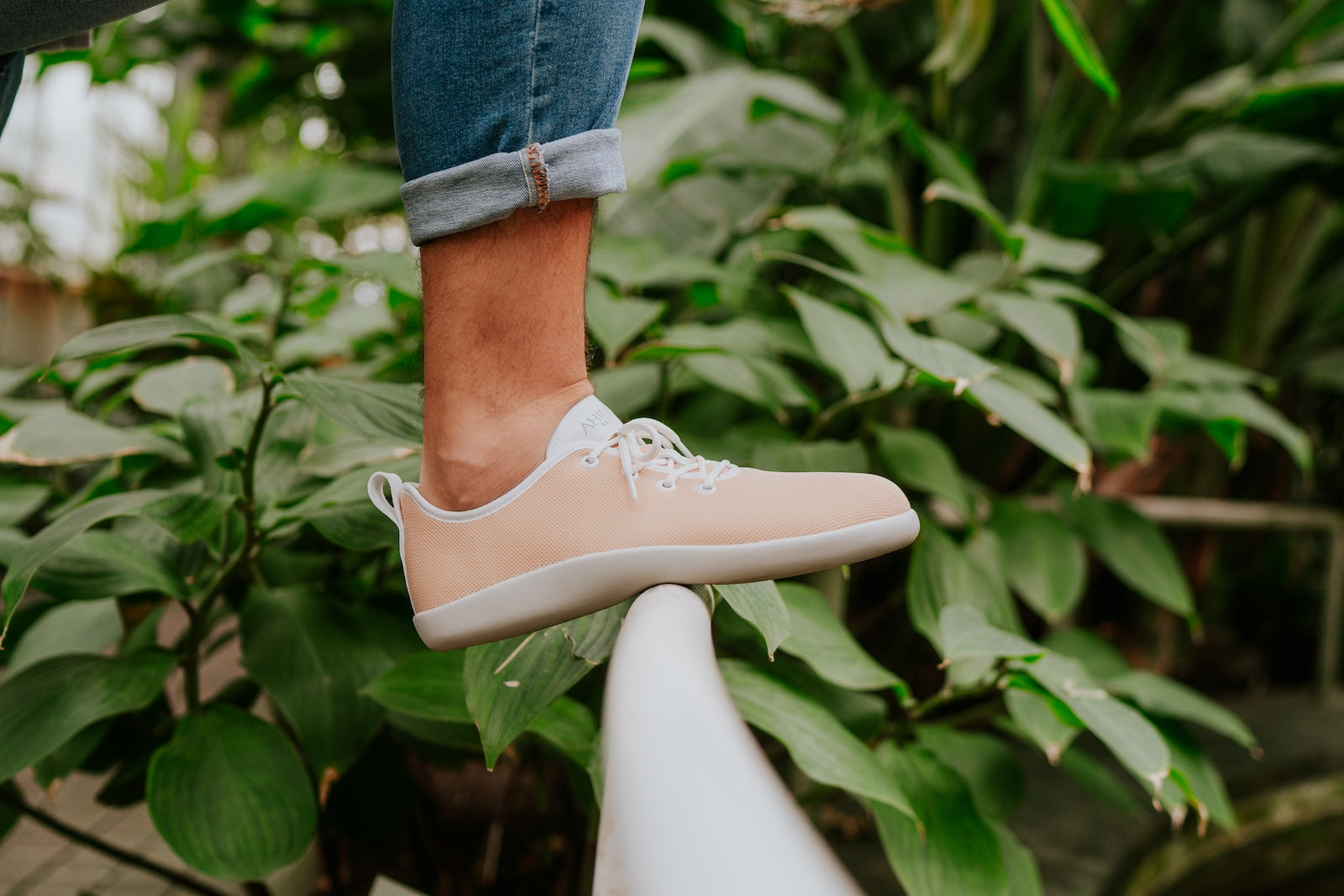Flow beige barefoot sneakers