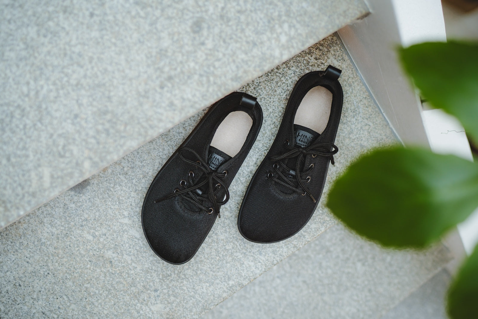 Flow black barefoot sneakers