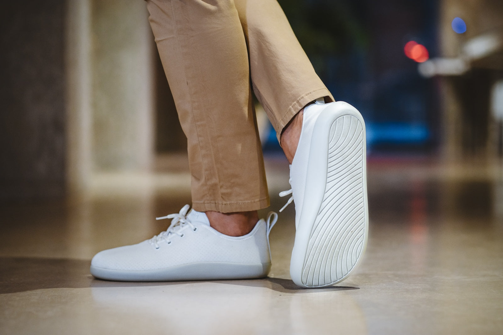 Flow Comfort white sneakers