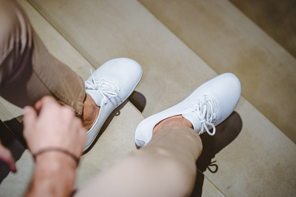 Flow Comfort white sneakers