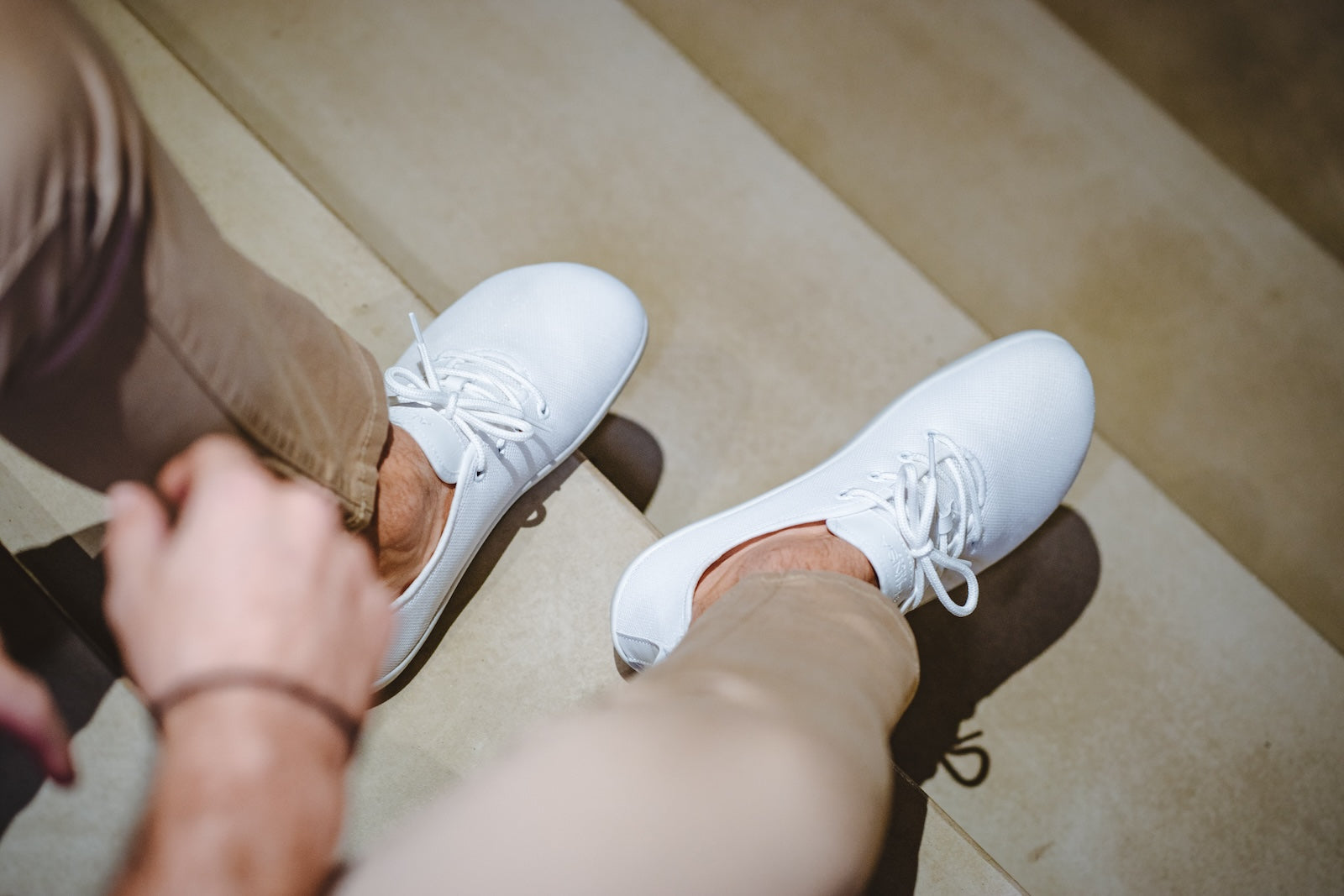 Flow Comfort white sneakers