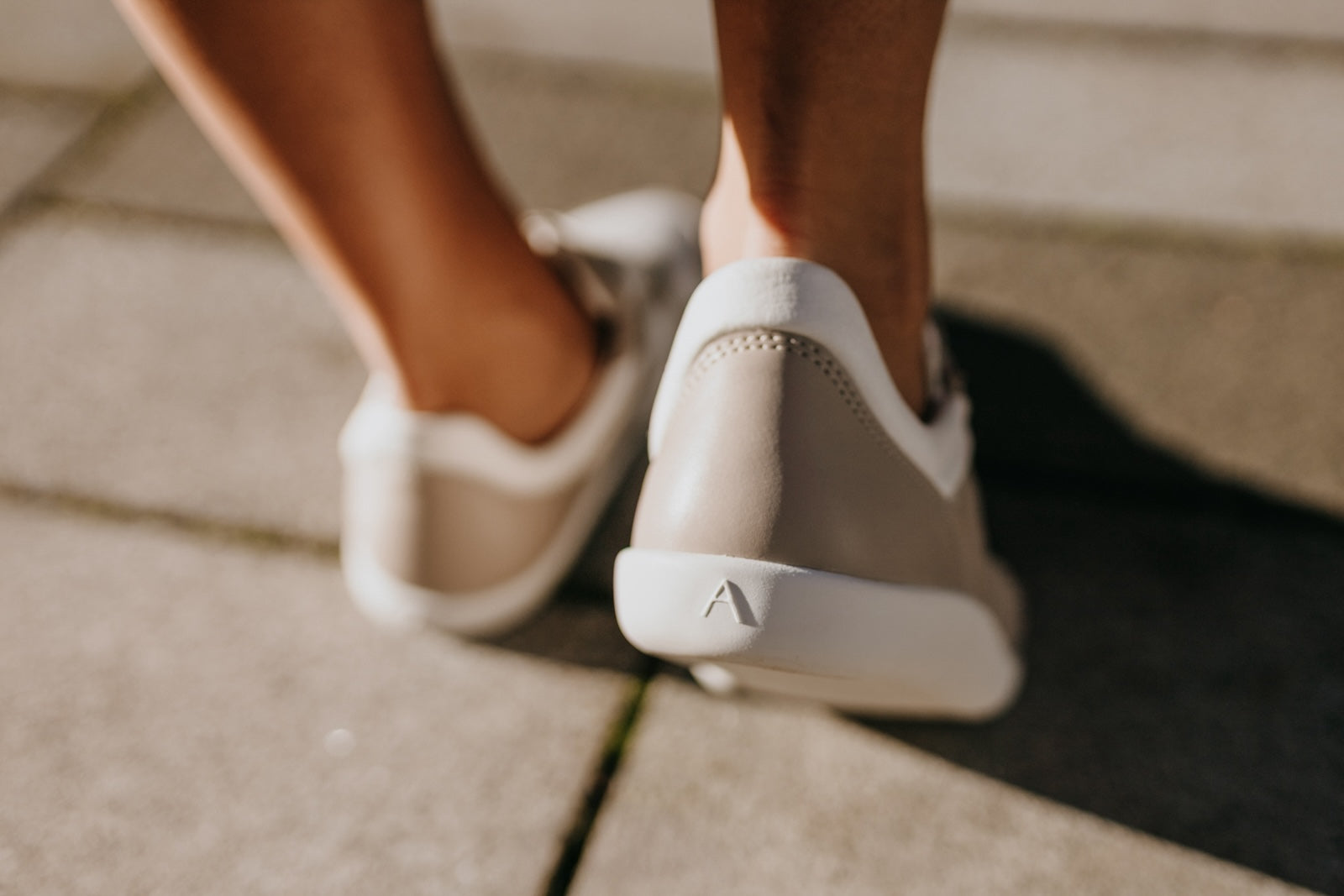 Barefoot Sneakers Yuva Beige & White