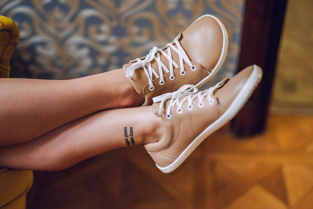 Vida Comfort beige sneakers