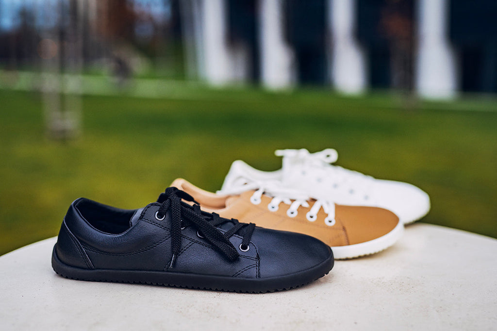 Vida Comfort black sneakers