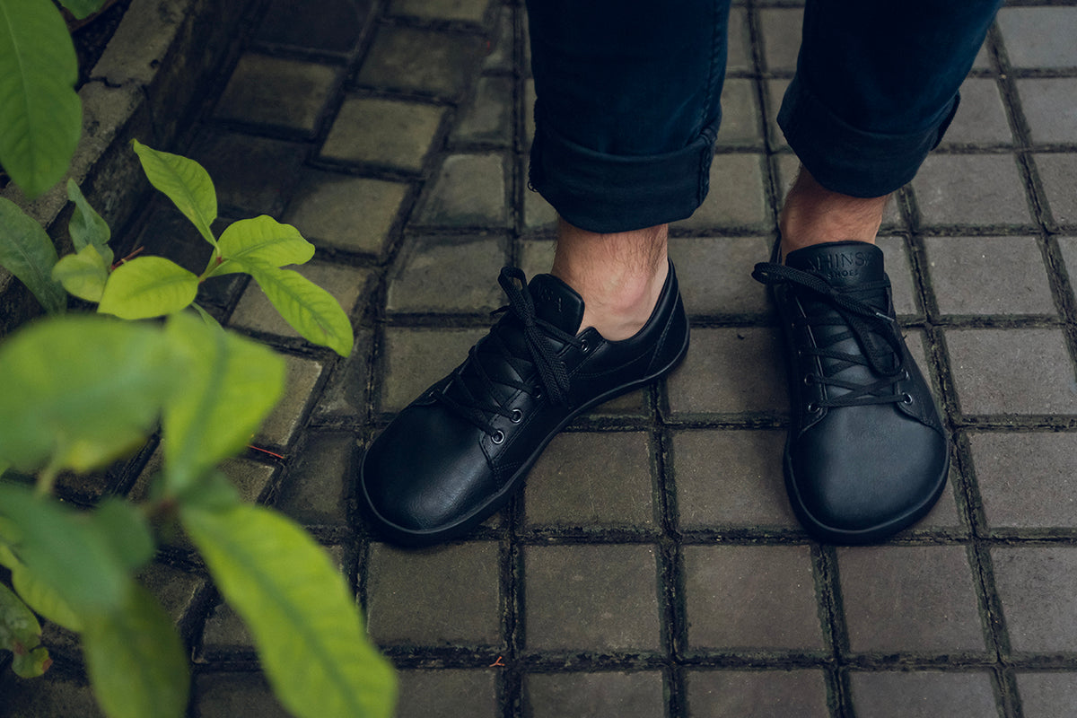Vida barefoot black sneakers