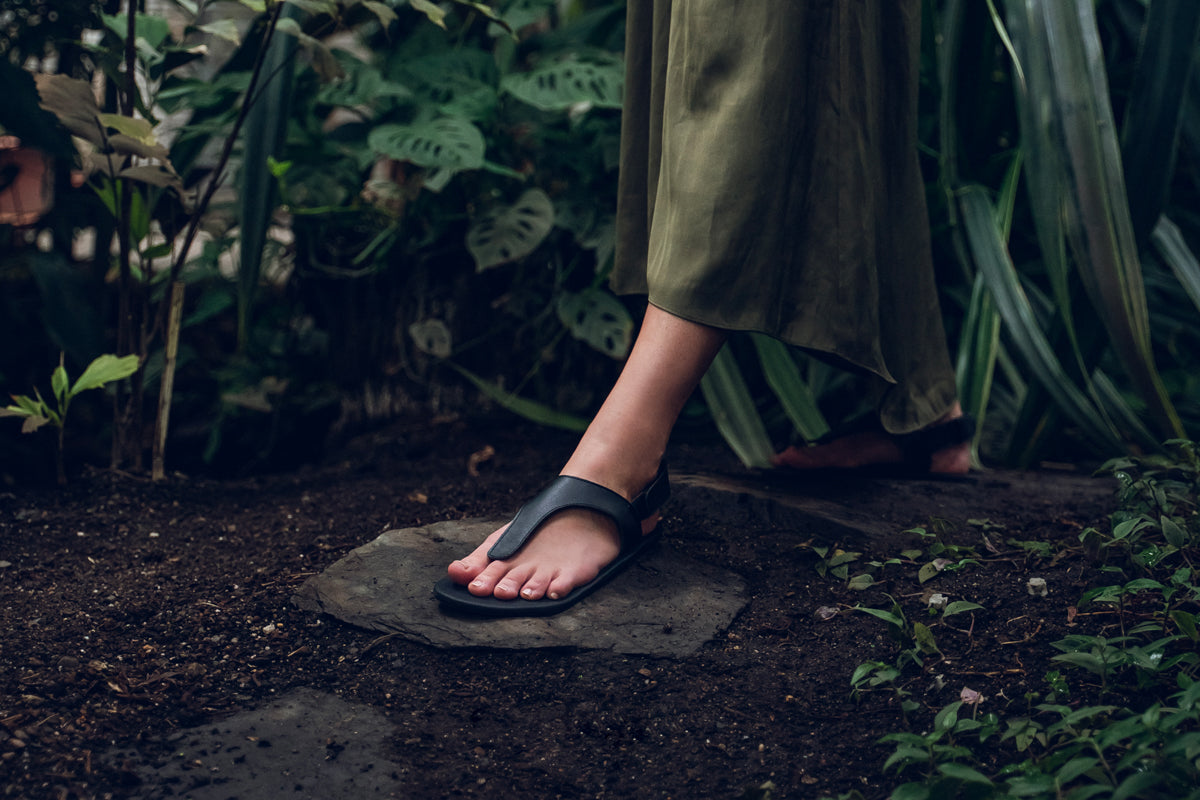 Simple barefoot black sandals