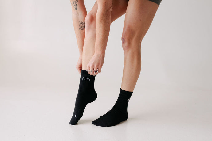 Aira Basics Foot Shaped Socks - Crew - White