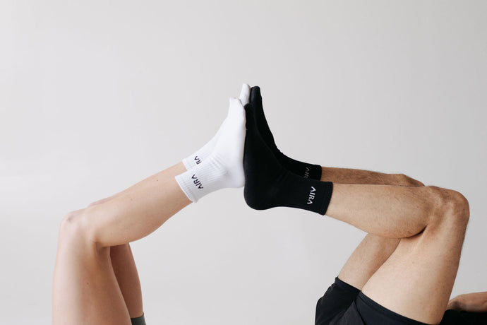 Aira Basics Foot Shaped Socks - Crew - White