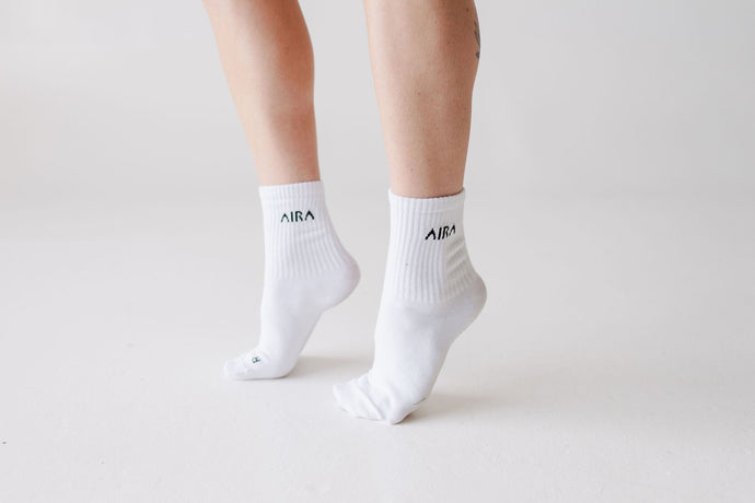 Aira Basics Foot Shaped Socks - Crew - White