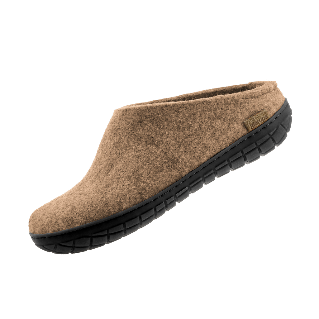 Slip-on with natural rubber sole - black - Sand
