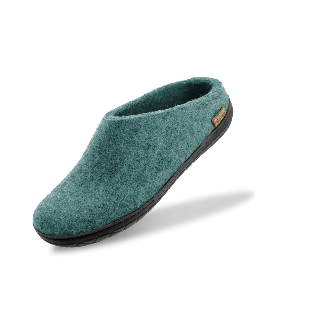 Slip-on with natural rubber sole - black - North Sea