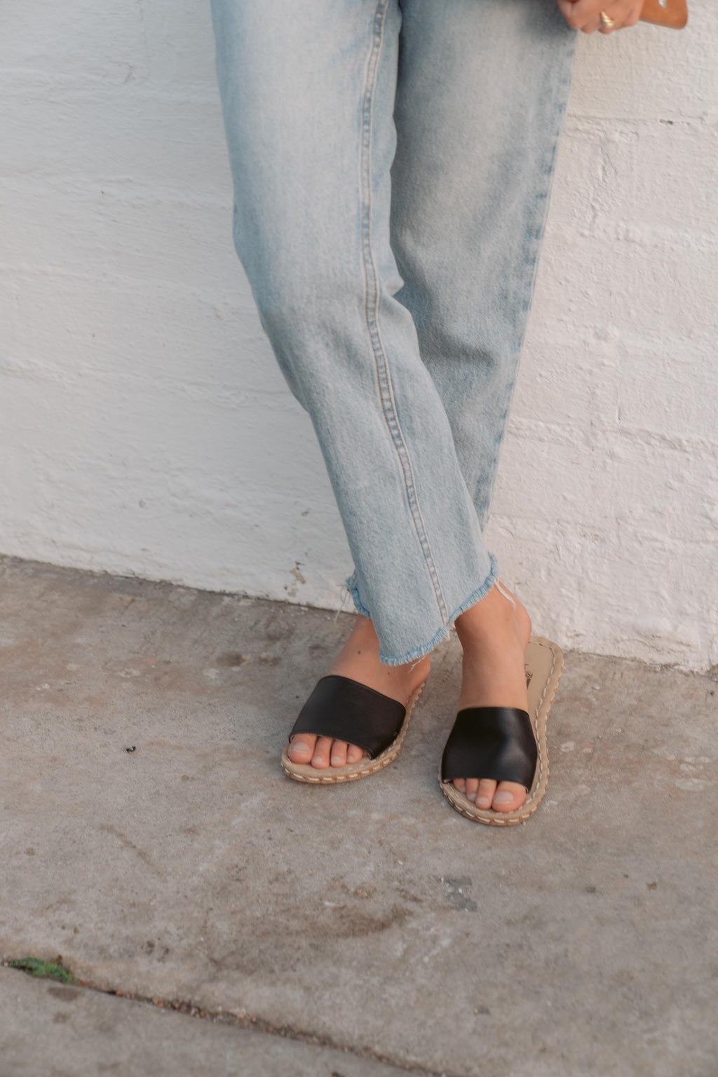 Grounding Slide Sandals / Ebony