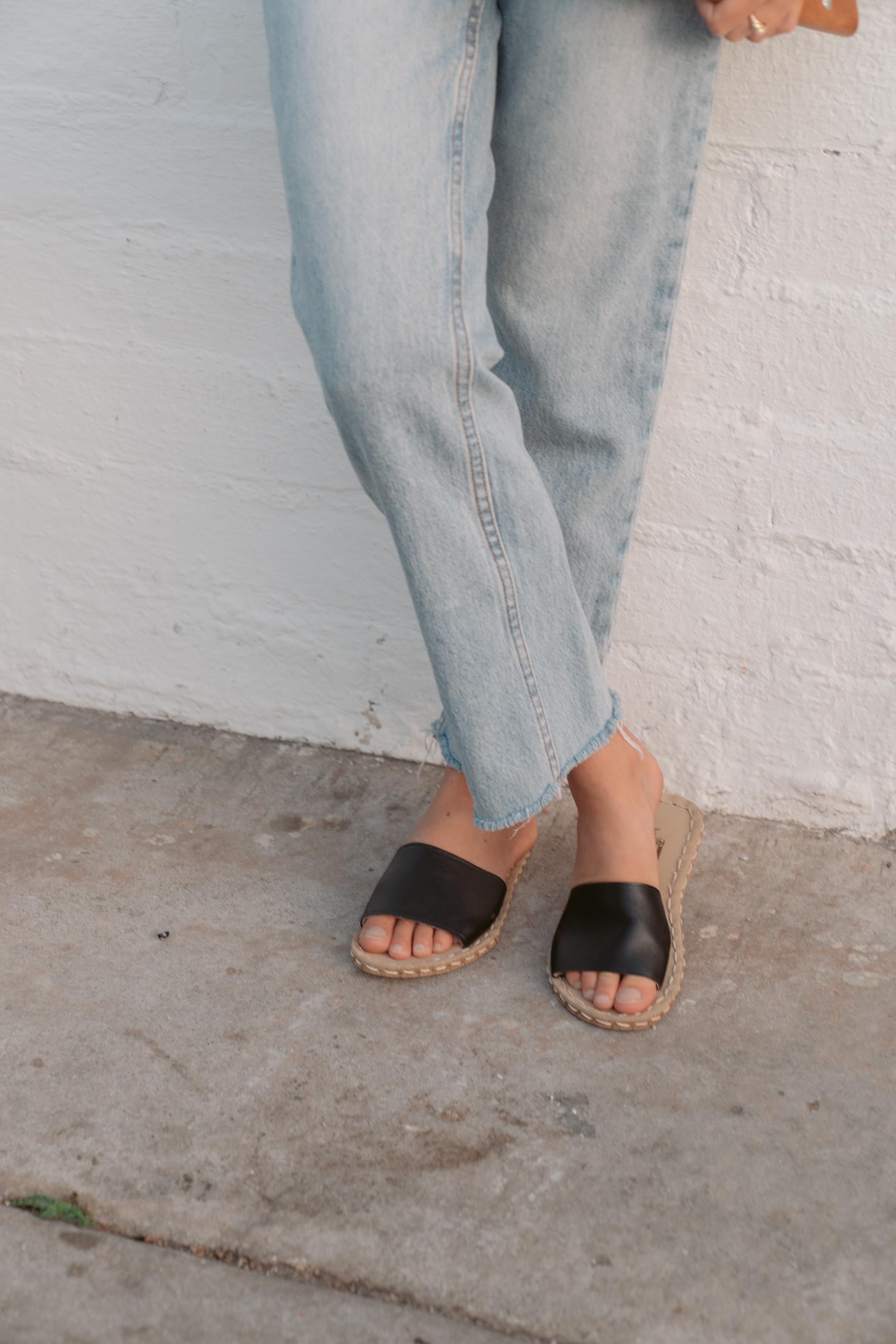 Grounding Slide Sandals / Ebony