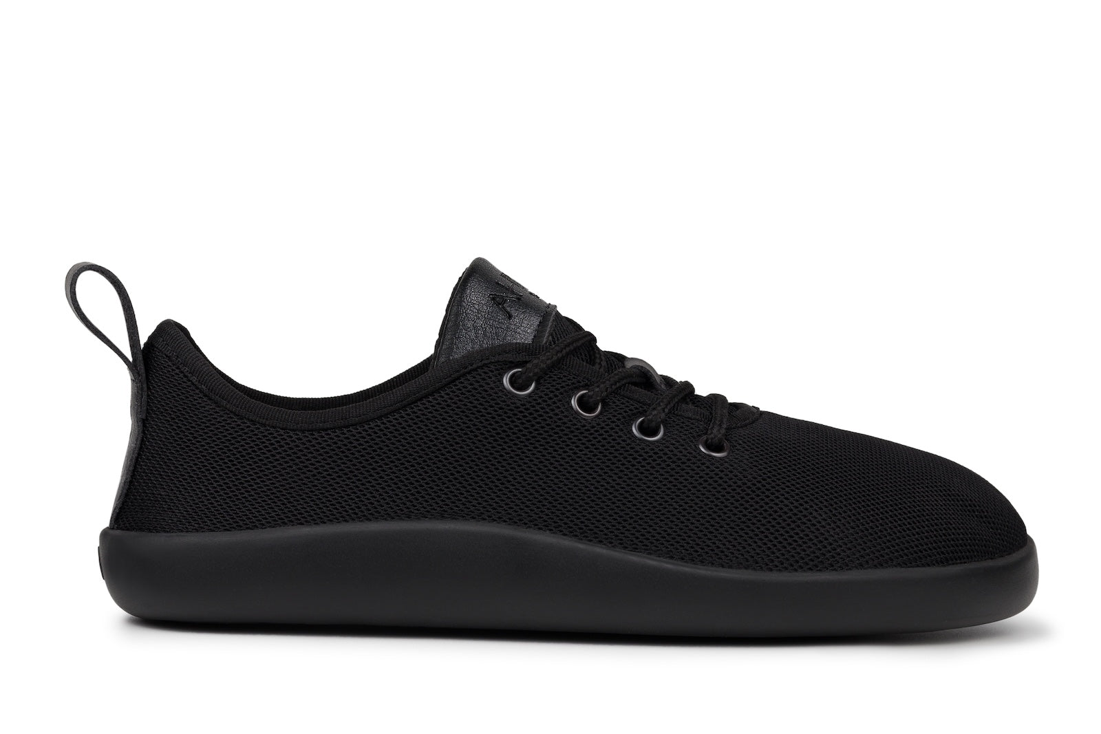 Flow Comfort black sneakers