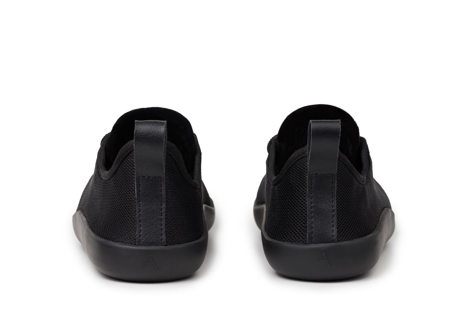 Flow Comfort black sneakers
