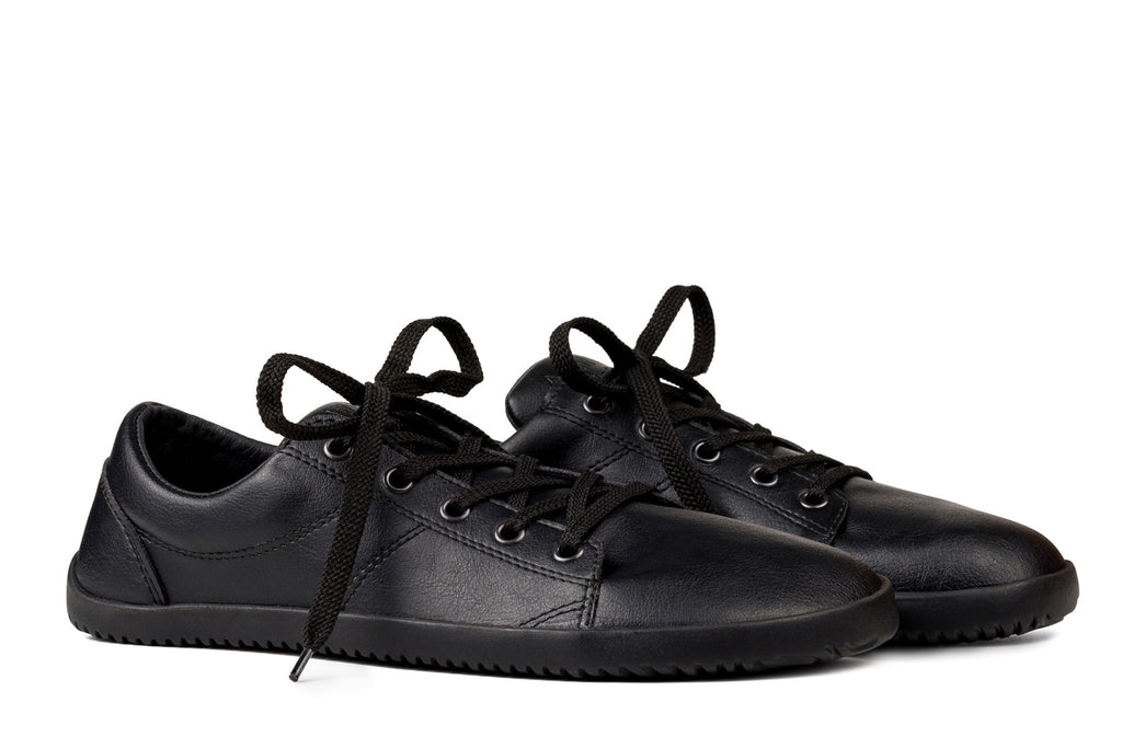Vida Comfort black sneakers