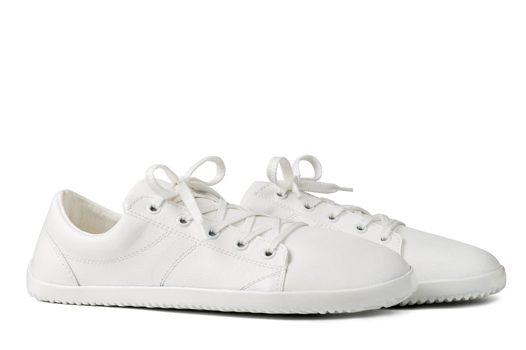 Vida Comfort white sneakers