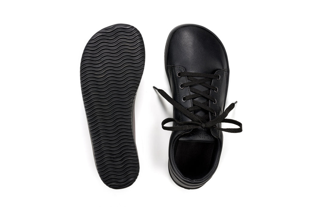 Vida Comfort black sneakers