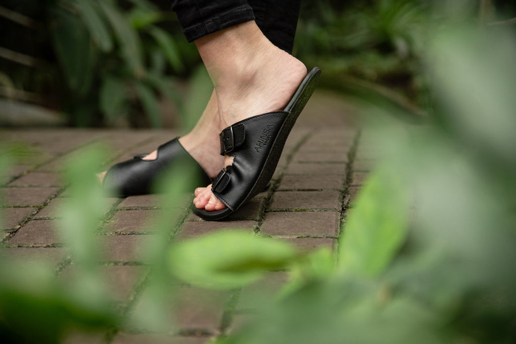 Comfort slip-on sandals black