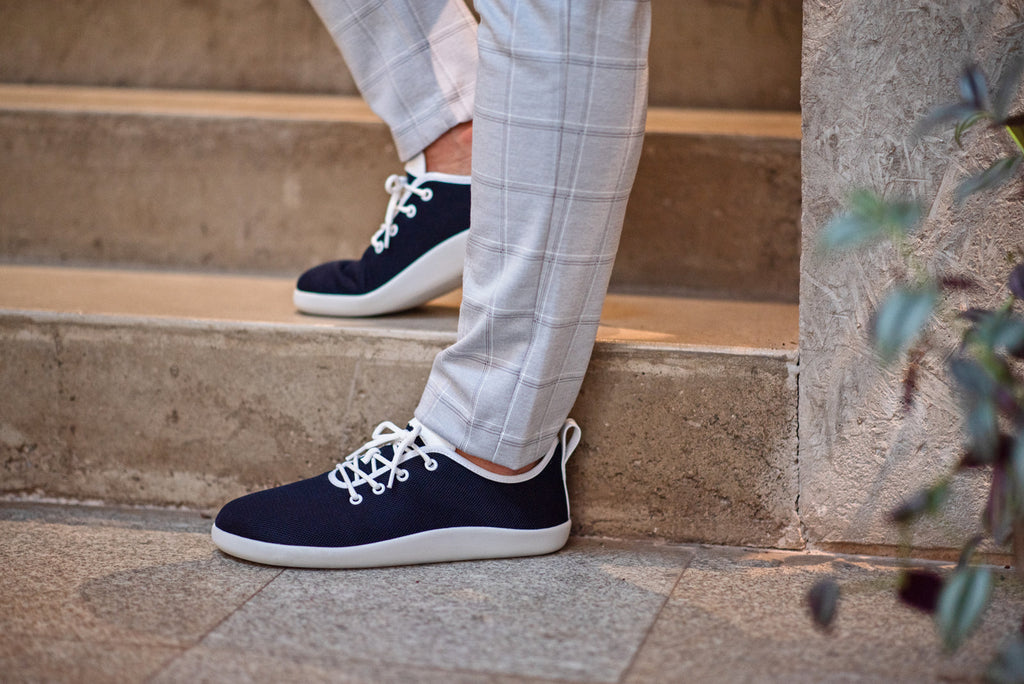 Flow Comfort navy sneakers