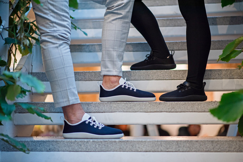 Flow Comfort navy sneakers