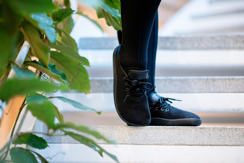 Flow Comfort black sneakers