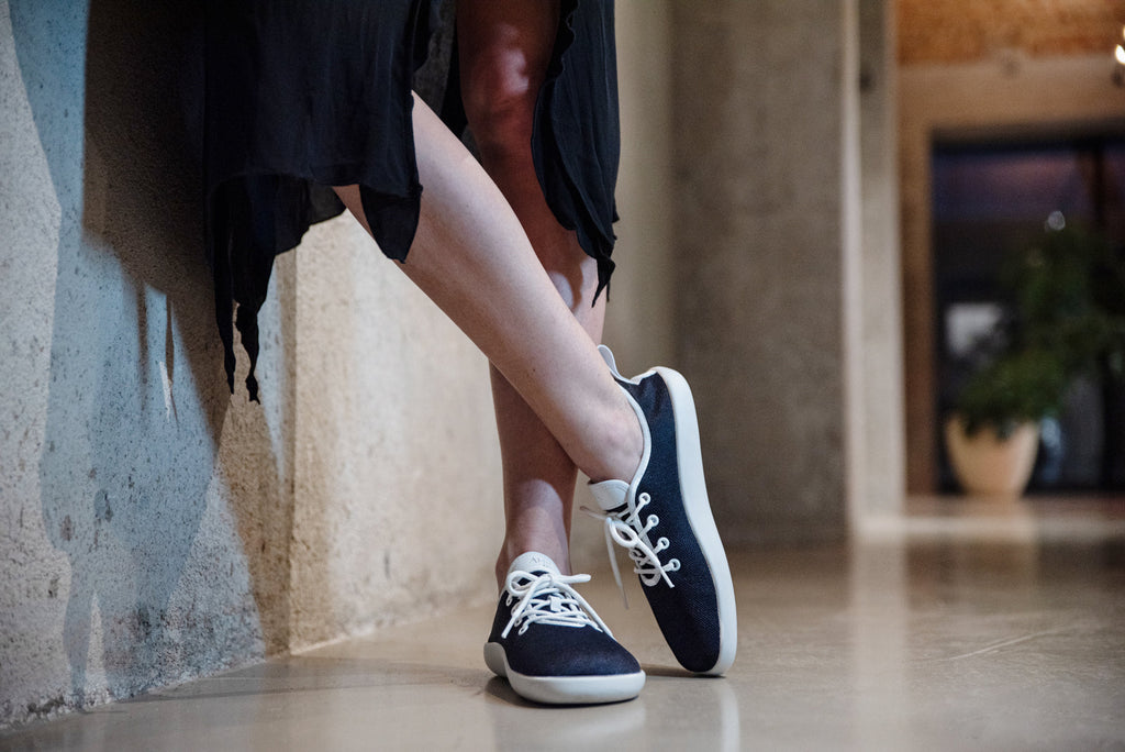 Flow Comfort navy sneakers