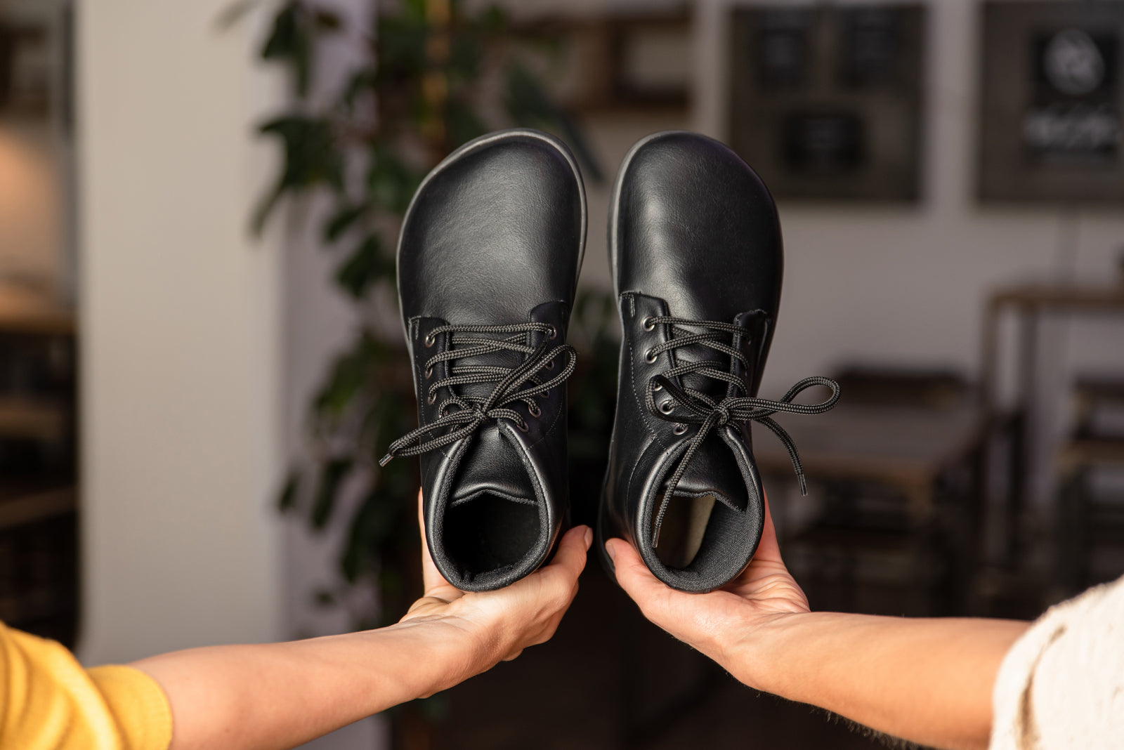xWide barefoot Sundara Ankle boots