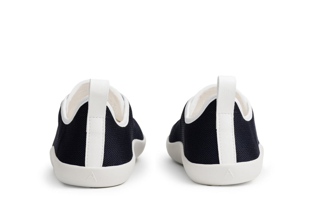 Flow Comfort navy sneakers