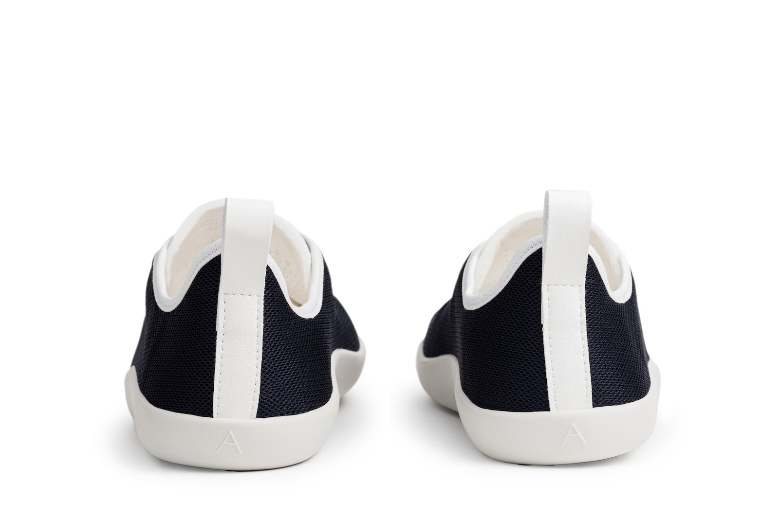 Flow Comfort navy sneakers