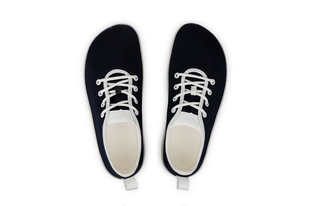 Flow Comfort navy sneakers