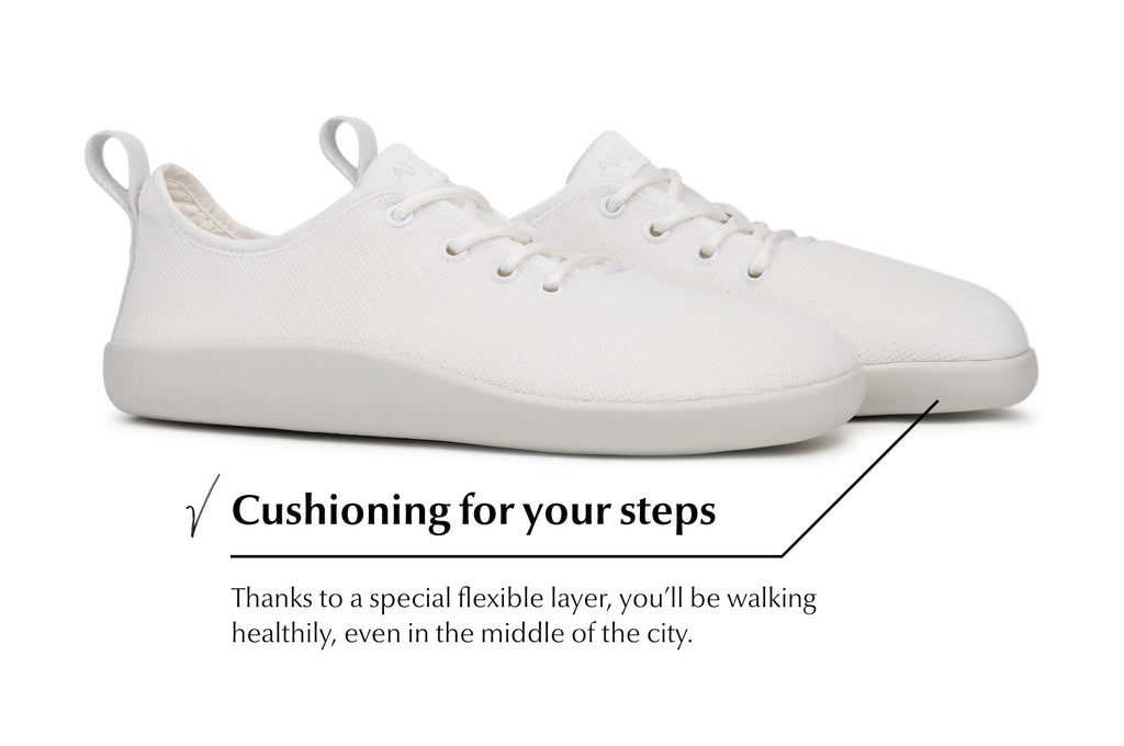 Flow Comfort white sneakers