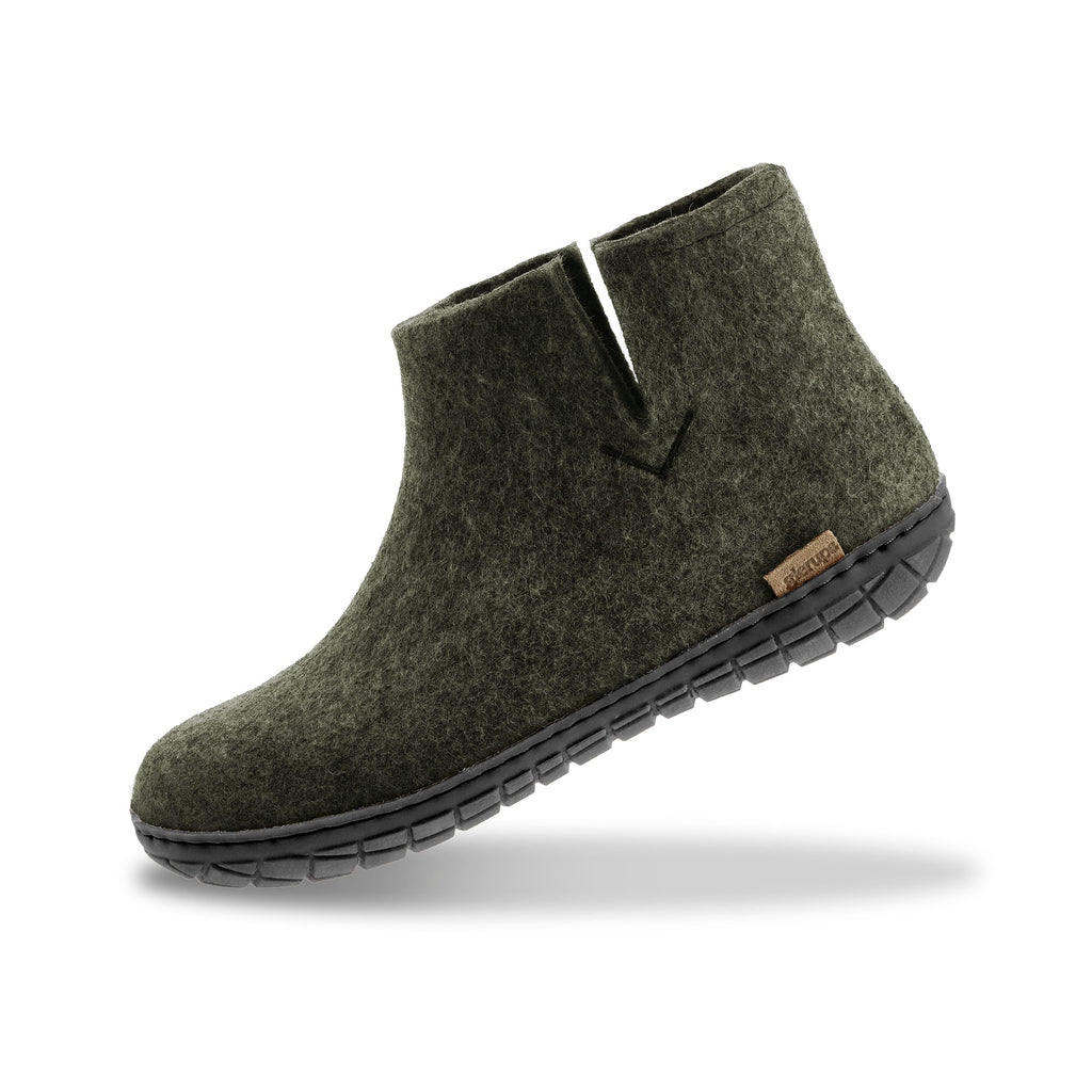 Boot with natural rubber sole - black - Forest