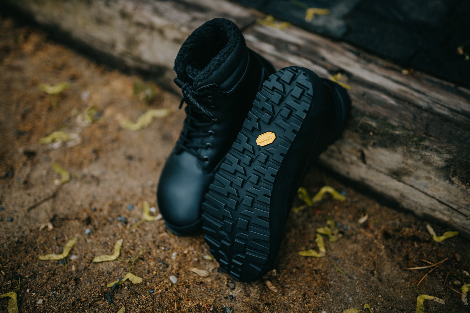 winter barefoot boots Shuma Winter black