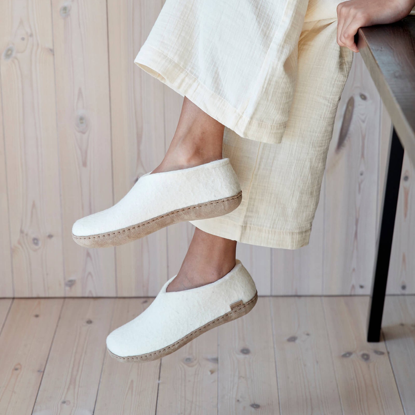 Shoe with leather sole - Off white