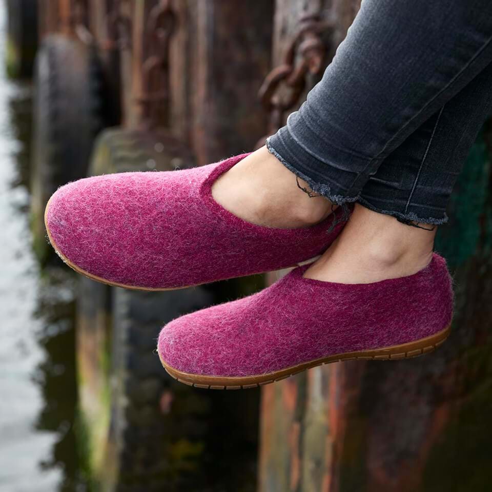 Shoe with natural rubber sole - honey - Cranberry