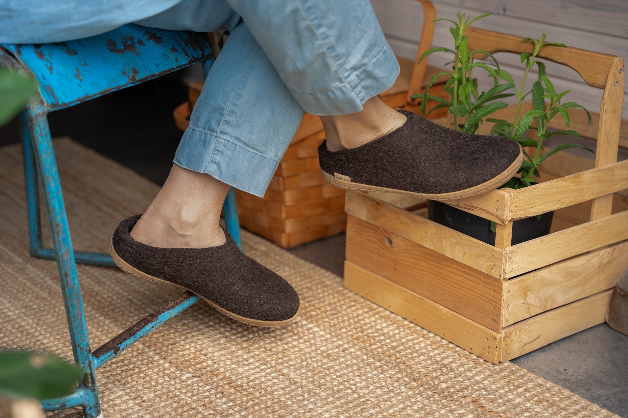 Slip-on with natural rubber sole - honey - Chestnut