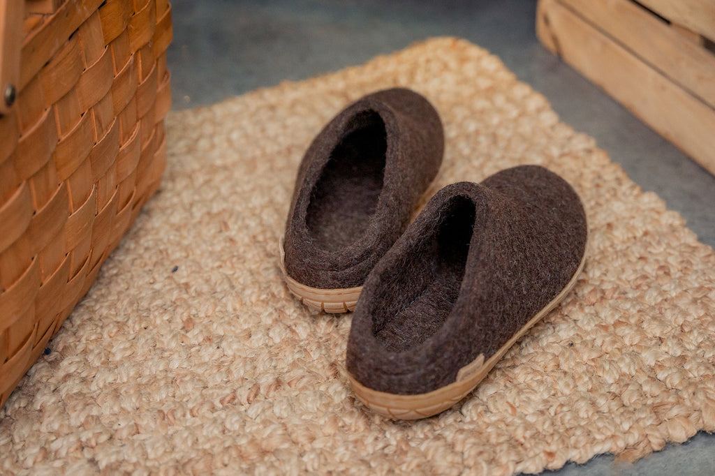 Slip-on with natural rubber sole - honey - Chestnut